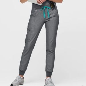 Medium FIGS jogger scrub pants in graphite.